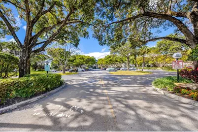 3980  Oaks Clubhouse Dr, Unit #210, Pompano Beach, FL 33069 - Photo 17