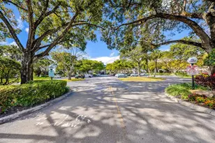 3980 Oaks Clubhouse Dr, Pompano Beach, FL 33069 - Photo 17