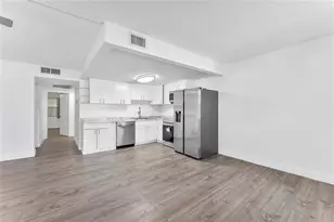 1052 Hythe C Unit, Boca Raton, FL 33434 - Photo 3
