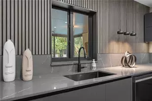 425 NE 25th St, Wilton Manors, FL 33305 - Photo 29