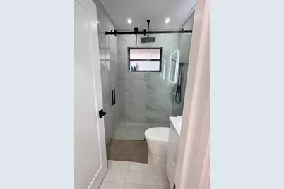 8455 NW 190th Ter, Hialeah, FL 33015 - Photo 17