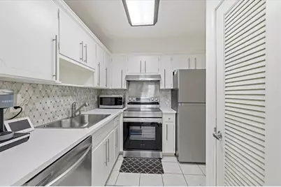 2200 NE 36th St, Unit #5, Lighthouse Point, FL 33064 - Photo 3