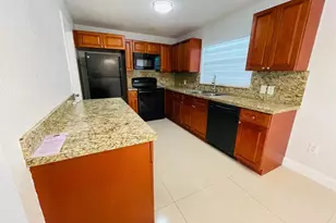9881 NW 4th St, Pembroke Pines, FL 33024 - Photo 13