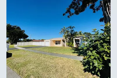 9881 NW 4th St, Pembroke Pines, FL 33024 - Photo 5