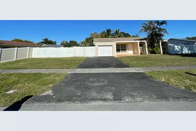 9881 NW 4th St, Pembroke Pines, FL 33024 - Photo 47