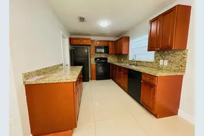 9881 NW 4th St, Pembroke Pines, FL 33024 - Photo 15