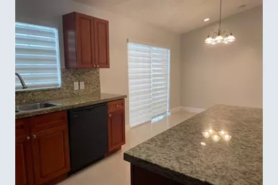 9881 NW 4th St, Pembroke Pines, FL 33024 - Photo 17