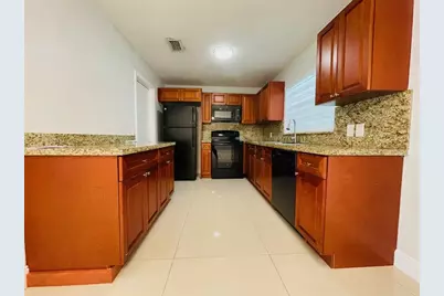 9881 NW 4th St, Pembroke Pines, FL 33024 - Photo 19