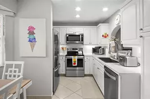 11431 Lakeview Dr, Coral Springs, FL 33071 - Photo 5