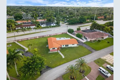 8230 SW 87th Ter, Miami, FL 33143 - Photo 3