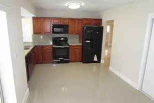 7905 Fairway Blvd, Miramar, FL 33023 - Photo 5