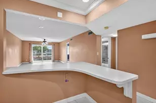 9410 N Hollybrook Lake Dr, Pembroke Pines, FL 33025 - Photo 9