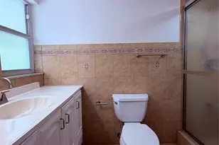 301 NE 14th Ave, Hallandale Beach, FL 33009 - Photo 23