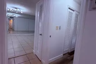 301 NE 14th Ave, Hallandale Beach, FL 33009 - Photo 15