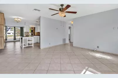 7115 NW 73rd St, Tamarac, FL 33321 - Photo 9