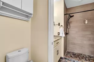 240 City View Dr, Fort Lauderdale, FL 33311 - Photo 47