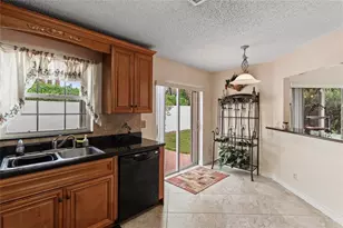 9815 NW 5th Pl, Plantation, FL 33324 - Photo 11