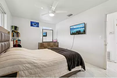 8700 NW 11th St, Pembroke Pines, FL 33024 - Photo 13