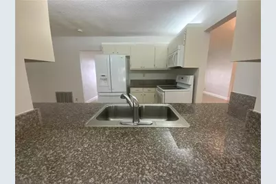 7104 NW 70th St, Tamarac, FL 33321 - Photo 13