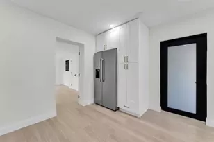 1398 NE 37th St, Oakland Park, FL 33334 - Photo 9