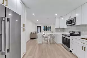 1398 NE 37th St, Oakland Park, FL 33334 - Photo 7