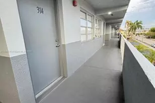 11195 SW 1st St, Miami, FL 33174 - Photo 7