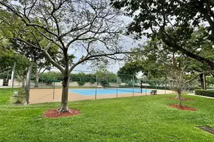 2104 S Cypress Bend Dr, Pompano Beach, FL 33069 - Photo 11