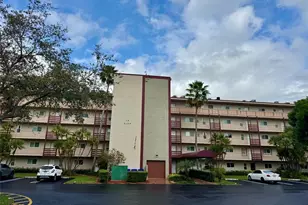 2104 S Cypress Bend Dr, Pompano Beach, FL 33069 - Photo 1