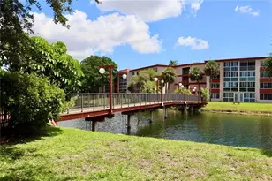 5985 Del Lago Cir, Sunrise, FL 33313 - Photo 23