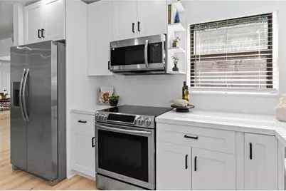 48 SE 7th St, Hollywood, FL 33004 - Photo 13