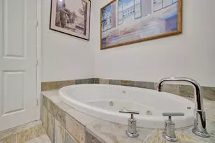 2633 NE 14th Ave, Wilton Manors, FL 33334 - Photo 25