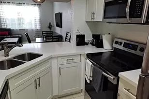 705 SW 148th Ave, Sunrise, FL 33325 - Photo 3