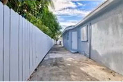 1389 W 33, Riviera Beach, FL 33404 - Photo 3