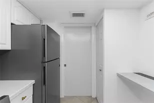 2400 Presidential Way, West Palm Beach, FL 33401 - Photo 29