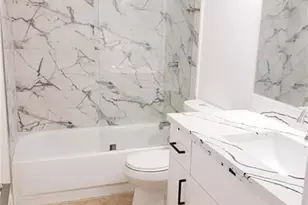 18338 NW 68th Ave, Hialeah, FL 33015 - Photo 15