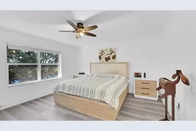 518 NW 130th Way, Pembroke Pines, FL 33028 - Photo 9