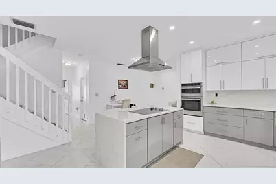 518 NW 130th Way, Pembroke Pines, FL 33028 - Photo 5