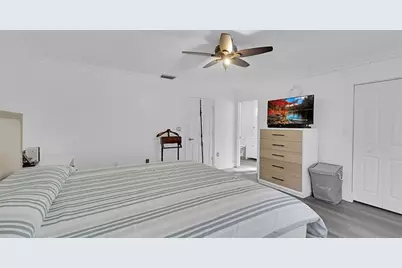 518 NW 130th Way, Pembroke Pines, FL 33028 - Photo 11