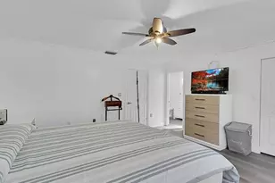 518 NW 130th Way, Pembroke Pines, FL 33028 - Photo 11