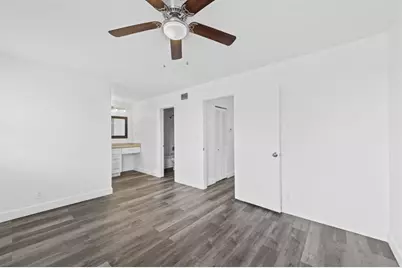 822  Crystal Lake Dr, Unit #822, Deerfield Beach, FL 33064 - Photo 9