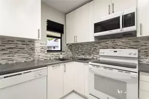 3167 Cocoplum Cir, Pompano Beach, FL 33063 - Photo 7