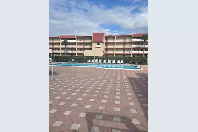 1025  Country Club Dr, Unit #302, Margate, FL 33063 - Photo 13