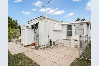 1921 SW 87th Ter, Davie, FL 33324 - Photo 11