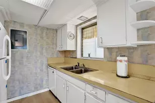 1892 NE 33rd St, Oakland Park, FL 33306 - Photo 17