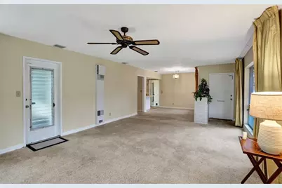 1892 NE 33rd St, Oakland Park, FL 33306 - Photo 9