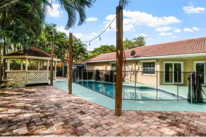 1427  Seagrape Cir, Weston, FL 33326 - Photo 33