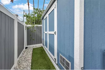 390 NE 10th Ave, Fort Lauderdale, FL 33301 - Photo 29