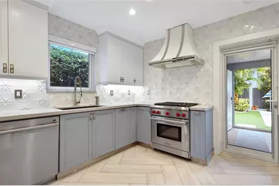 390 NE 10th Ave, Fort Lauderdale, FL 33301 - Photo 5