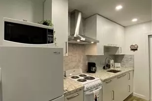 902 NE 38th St, Oakland Park, FL 33334 - Photo 5