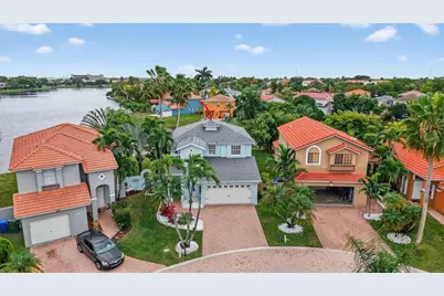 10638 NW 7th St, Pembroke Pines, FL 33026 - Photo 85